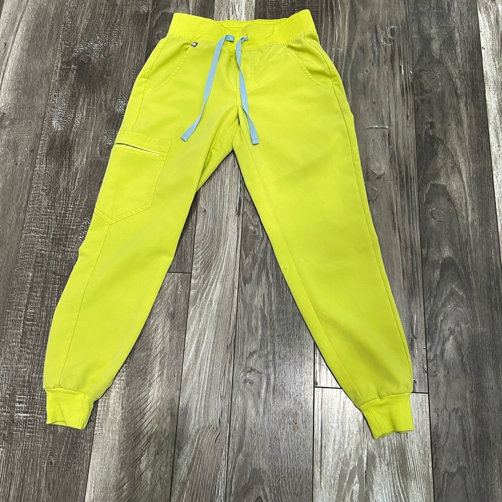 Figs Scrub Zamora Jogger Pants in “ Citrine” XXS Petite